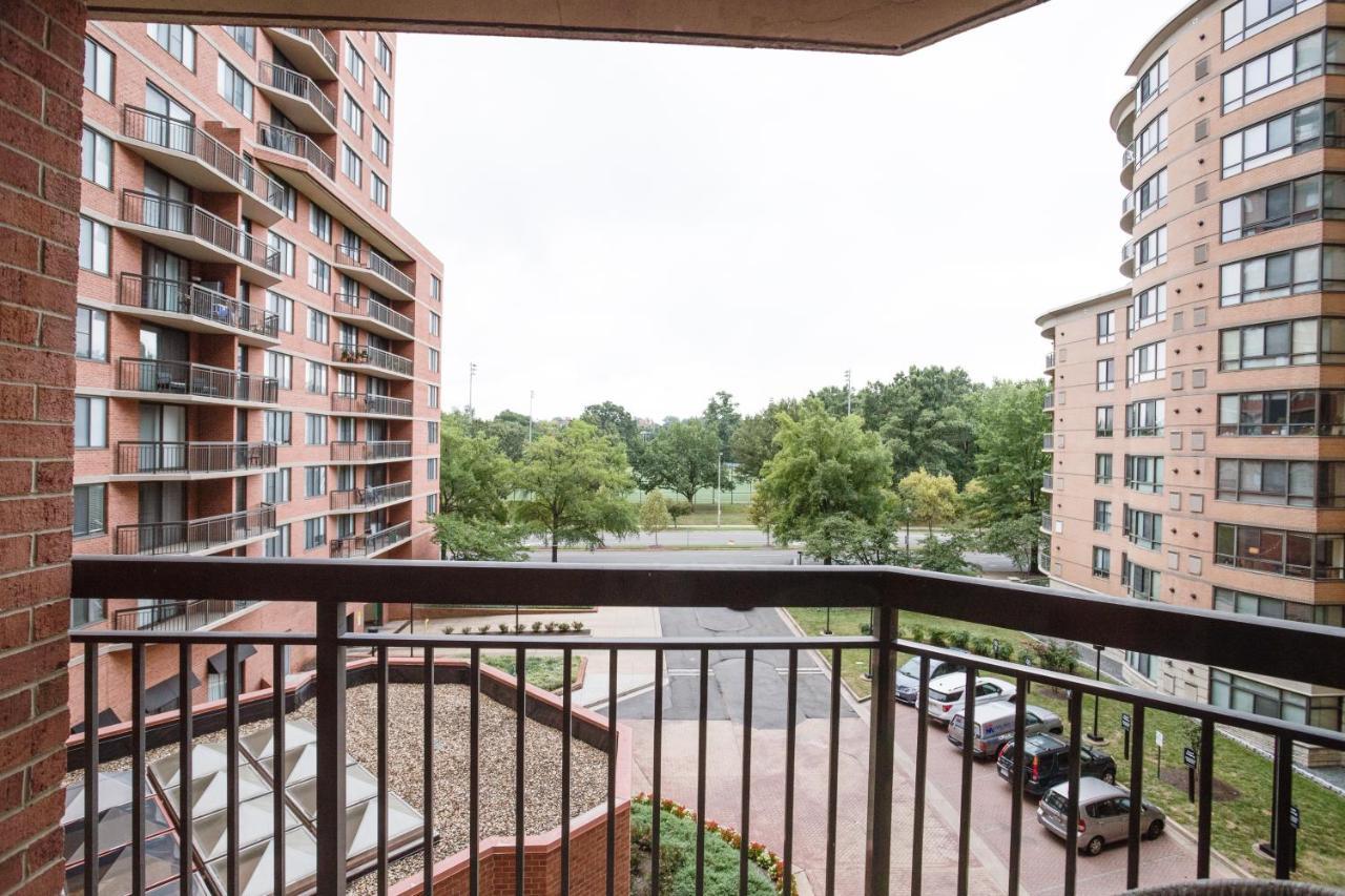 Modern & Charming Apt With Rooftop @Pentagon City Arlington Exterior photo