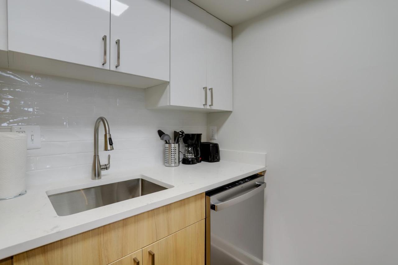 Modern & Charming Apt With Rooftop @Pentagon City Arlington Exterior photo