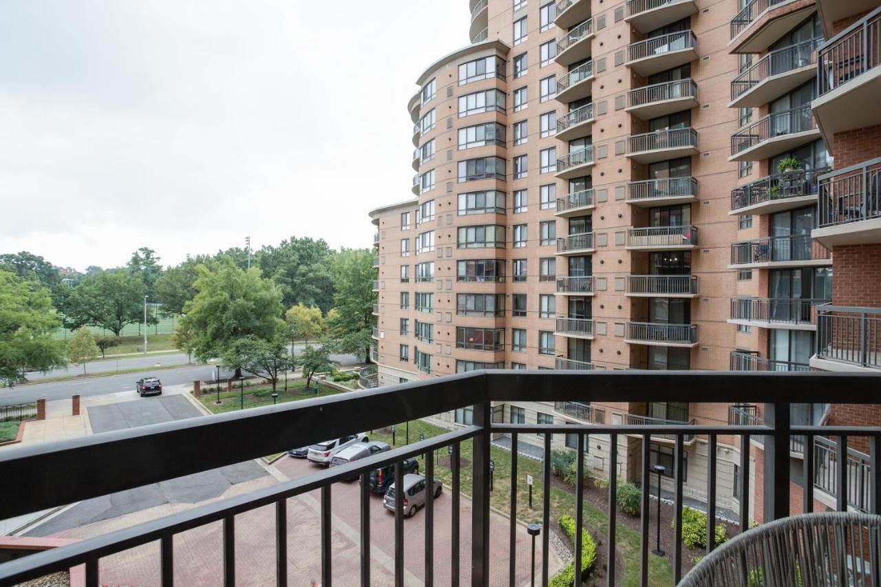 Modern & Charming Apt With Rooftop @Pentagon City Arlington Exterior photo